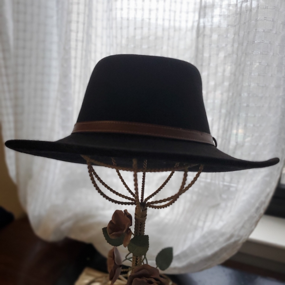 Unisex Classic Black Wool Hat with leather Brown Band - Picture 7 of 14